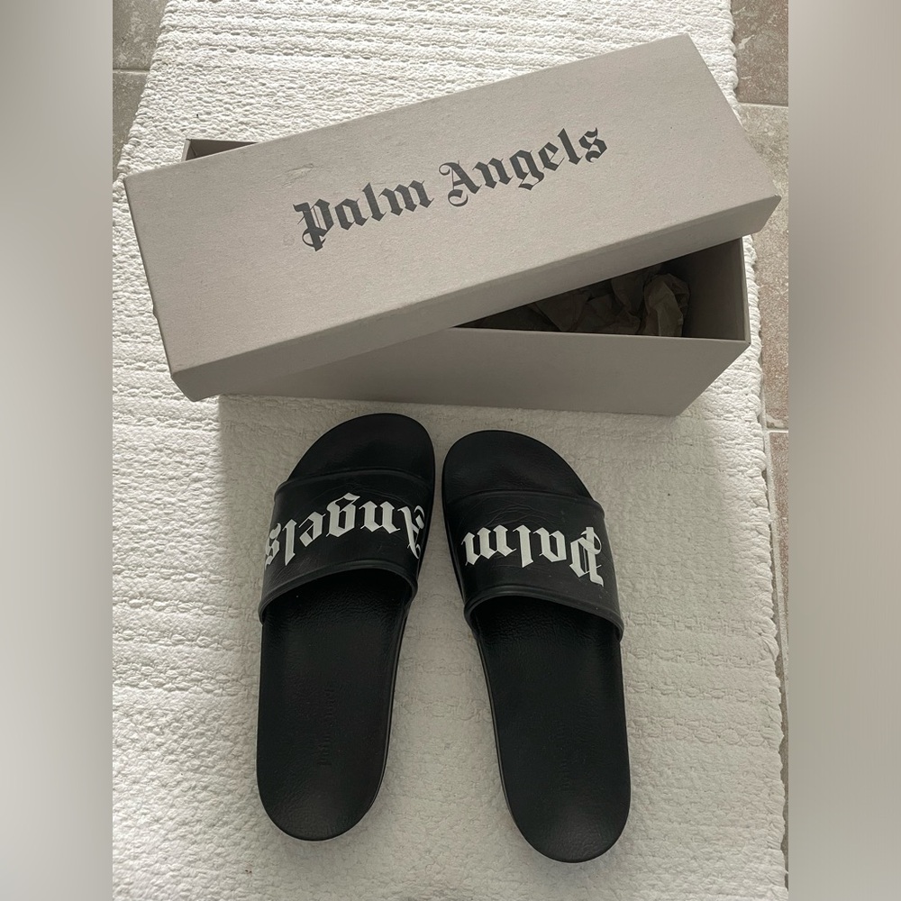 Palm Angels Slides 

Fits a 9w or 8.5w
Gently used